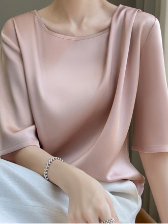 Simple satin shirt with crew neck pull-over
